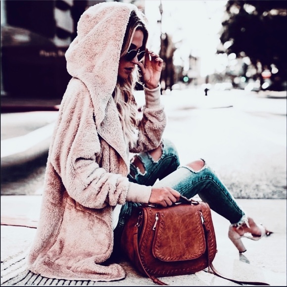 Beautiful hooded Sherpa jacket with pockets - Picture 2 of 8